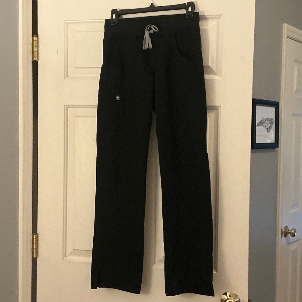 Figs Black Kade Cargo Scrub Pants size XXS